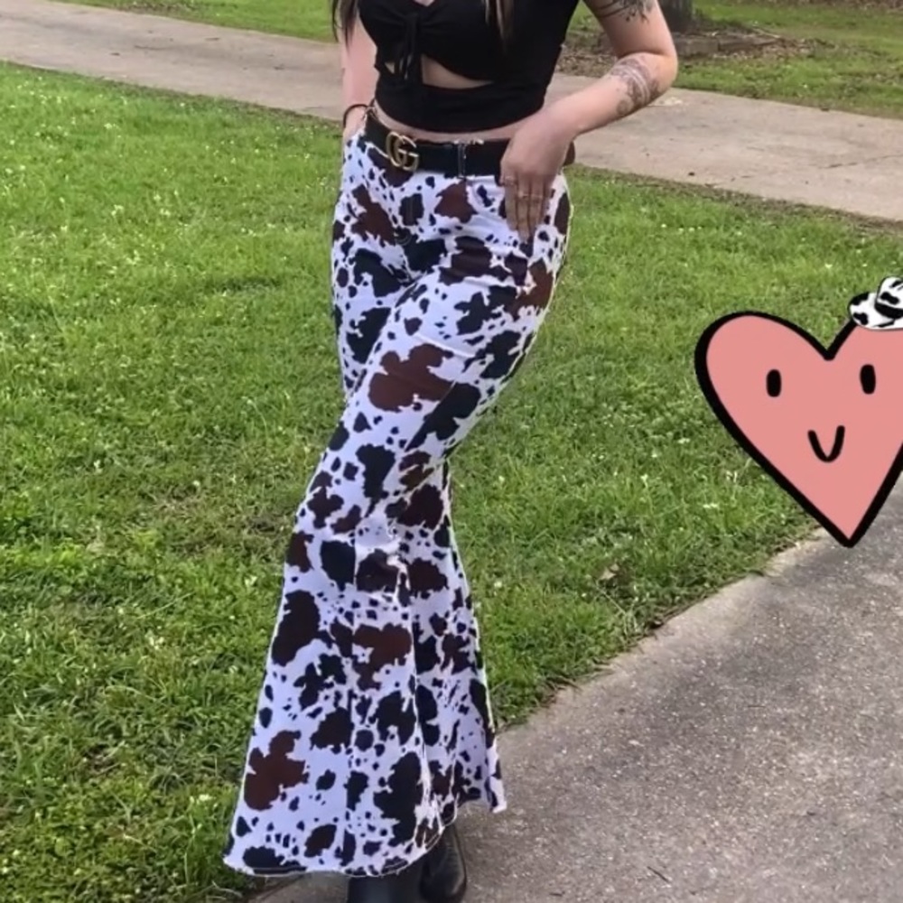 Sold outttt ! Dead stock Ranch dressn flare Jeans , cow print size 8